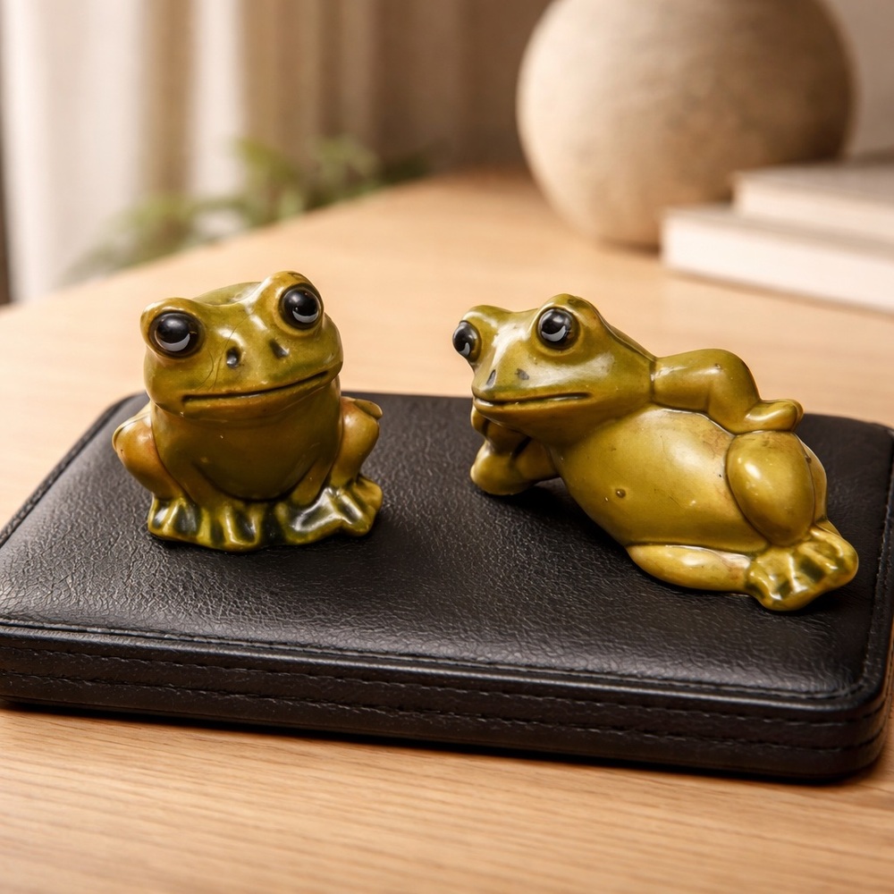 Vintage MCM 1970s Set Of 2 Miniature Frog Toad Resin Garden Figurines-Hong Kong